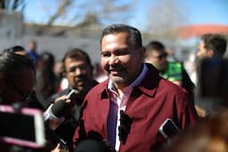 Se reúne Cruz Pérez Cuéllar con Zoé Robledo Aburto para atraer más especialistas a Ciudad Juárez