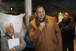 Entrega Cruz Pérez Cuéllar 424 luminarias en Parajes de San José y Valle de Fundadores