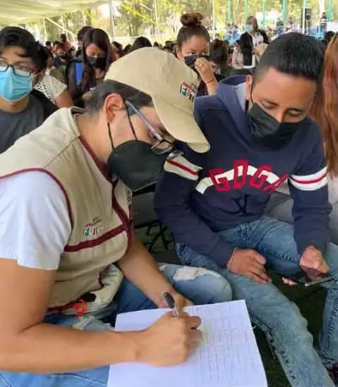 Entregan tarjetas a jóvenes en Juárez del 2 al 10 de marzo