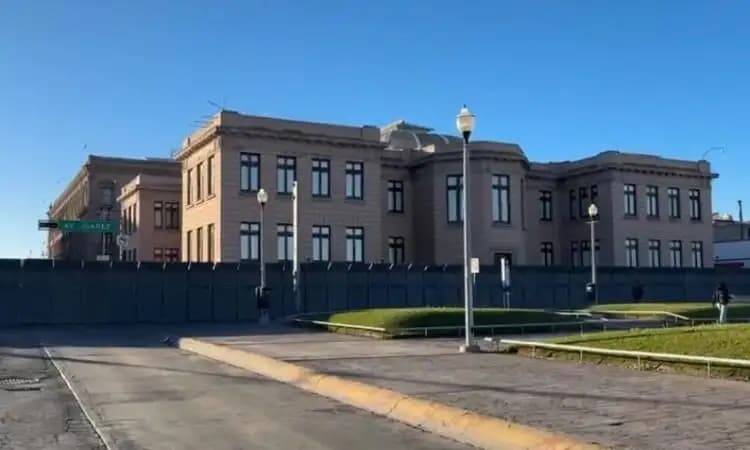 Protegen edificios en Chihuahua por marcha del 8M