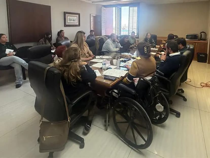 Evalúa Juárez el uso de pulseras de identificación para adultos mayores