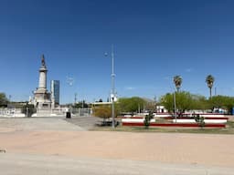 Embellecen la Plaza Juárez para los festejos del Natalicio de Benito Juárez