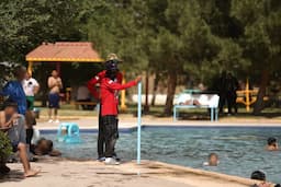 Refuerzan vigilancia en albercas de Juárez ante próxima temporada vacacional