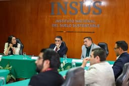 Busca Cruz Pérez Cuéllar dar certeza patrimonial a Juarenses