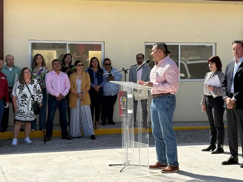 Entrega Pérez Cuéllar rehabilitación de  Jefatura del Sector 13 de Educación Primaria
