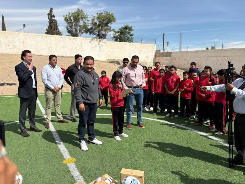 Construyen nuevas áreas deportivas en primaria Plan de Ayala