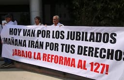 Protestan jubilados de CFE en Chihuahua