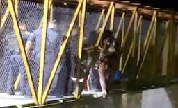 Rescatan a mujer en crisis en puente de Juárez