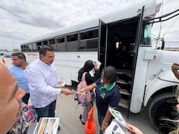 Impiden acceso a Cruz al Conalep III; entrega obras mediante "volanteo"
