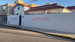 Vandalizan nuevamente casa del exgobernador Javier Corral