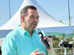 "Gravísimo" que colocaran mantas en contra de la libertad de expresión en edificios públicos de la capital