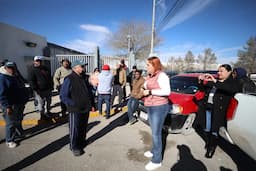 Apoyan a extrabajadores afectados por cierres en Juárez