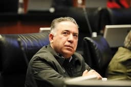 Casi 20 mil firmas llegan al Senado para exigir salida de Enrique Inzunza