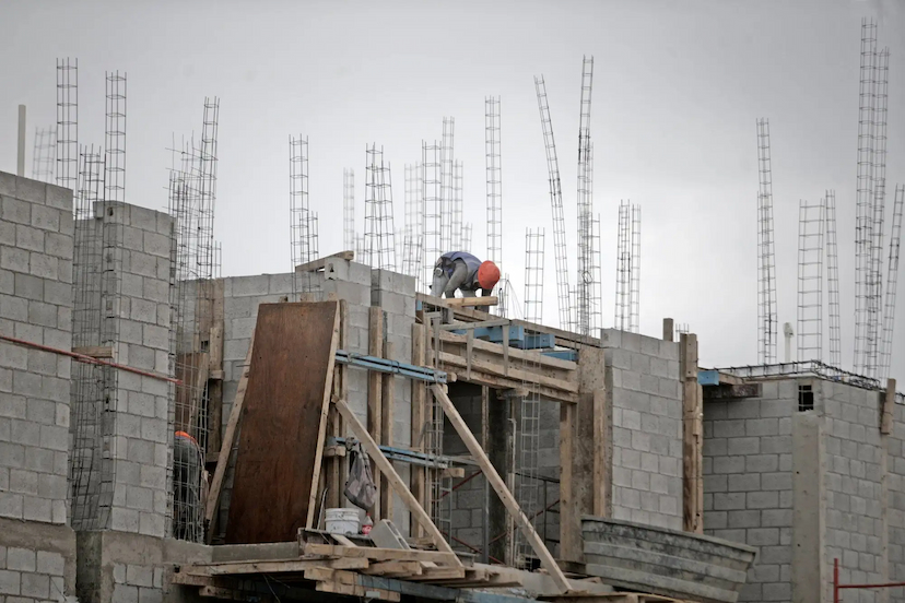 Inicia construcción de casas antisísmicas en Juárez