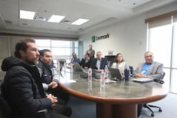 Se reúne el Presidente Pérez Cuéllar con directivos de la empresa Lexmark