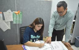 Migrante colombiana avanza en estudios en Juárez