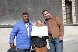 Entrega Cruz Pérez Cuéllar títulos y escrituras para dar certeza jurídica a familias juarenses