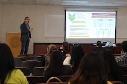 Capacitan a escuelas juarenses en forestación urbana