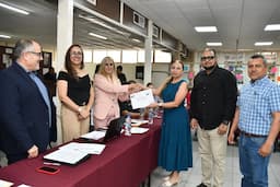 Entregan equipo a estudiantes con discapacidad en Chihuahua