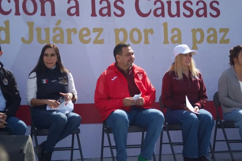Desarrollo Social apoya a familias con entrega de impermeabilizantes en la Cruzada
